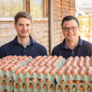 Mathias Und Johannes Allgäuer Mit Den Ländle Eiern Vom Sennhof | Foto: Weissengruber & Partner