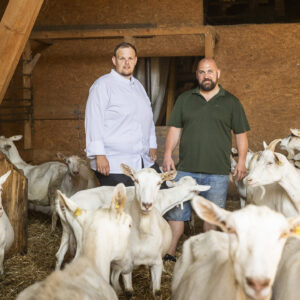 Alexander Heer Und Bernd Hörfarter Im Ziegenstall | Foto: Weissengruber & Partner