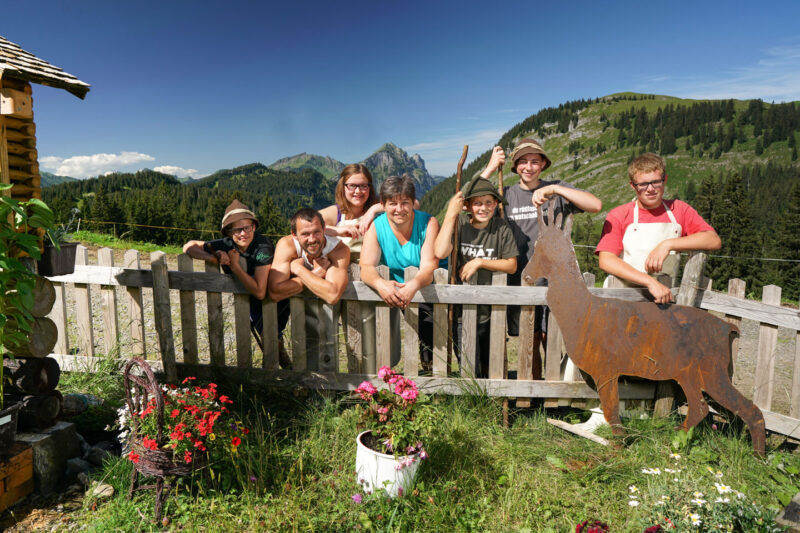 Familie Manser Von Der Alpe Stoggertenn In Bizau