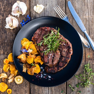 Ländle Rinder Steak Mit Gemüsechips Und Senfsalz