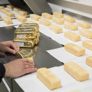 Butter Verpackung Bei Der Dorfsennerei Sibratsgfäll
