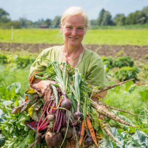 Ruth Grabher (Biohof Nofels) Am Feld Mit Gemüse