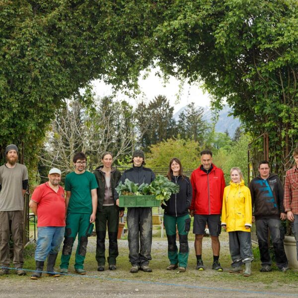 AQUA Garten, Leiterin Daniela Vogel mit Mitarbeiterinnen und Mitarbeitern (Foto: Weissengruber)