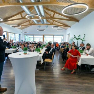 ©Land Vorarlberg_LR Gantner Vor Versammeltem Publikum_Foto Bernd Hofmeister