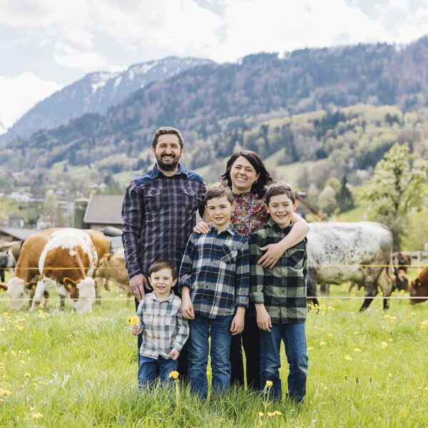 Familie Schmid vom Schmidahof auf der Weide - Foto Manuel Paul