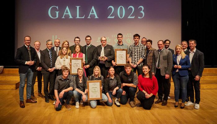 Siegerfoto Mit Allen Preisträgerinnen Und Gratulantinnen - Ländle Gala 2023 - Foto Christoph Pallinger