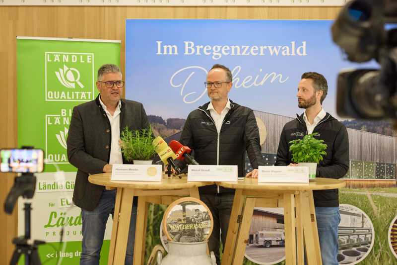 Hermann Metzler (GF Alpenkäse), Marcel Strauß (GF LQM) Und Martin Wagner (Marketing LQM) Auf Der Jahres-Pressekonferenz (Foto: Christoph Pallinger)