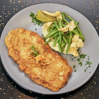 Alpschweinschnitzel Mit Senf-Zwiebel-Panade