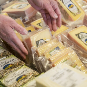 Hochwertige Produkte Der Sennerei Schnifis (Foto: Michael Kreyer)