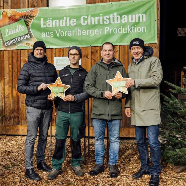 Ländle Christbaum PK 2024 -Portrait LK LQM und MitarbeiterInnen vom Sunnahof - Foto manuelpaul.com