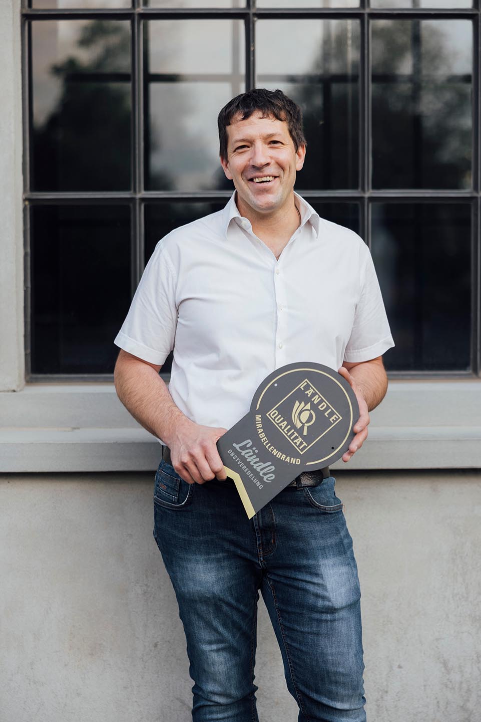 Klaus Metzler Mit Der Hoftafel (Foto: Manuelpaul.com)