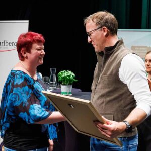Vorarlberg Am Teller Auszeichnung 2025 – Landesrat Gantner Mit Anne Vom Sozialzentrum Altach © Land Vorarlberg | Bernd Hofmeister
