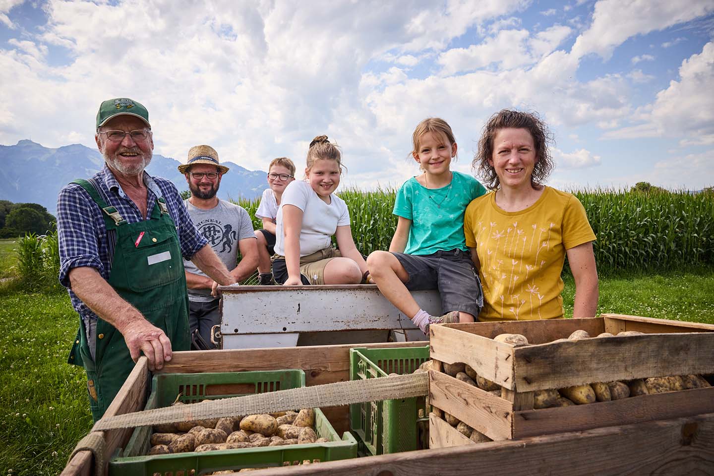 Familie Tiefenthaler Beim Kartoffel Ernten, Foto: Christoph Pallinger