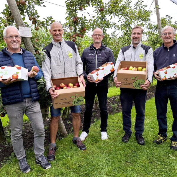 Ulrich Höfert (LK Vorarlberg), Manfred Prutsch (Dorabirar Öpflma), Marcel Strauß (Ländle Qualitätsprodukte Marketing GmbH), Andreas Kröss (Dorabirar Öpflma) und Jens Blum (Wiesenhof)