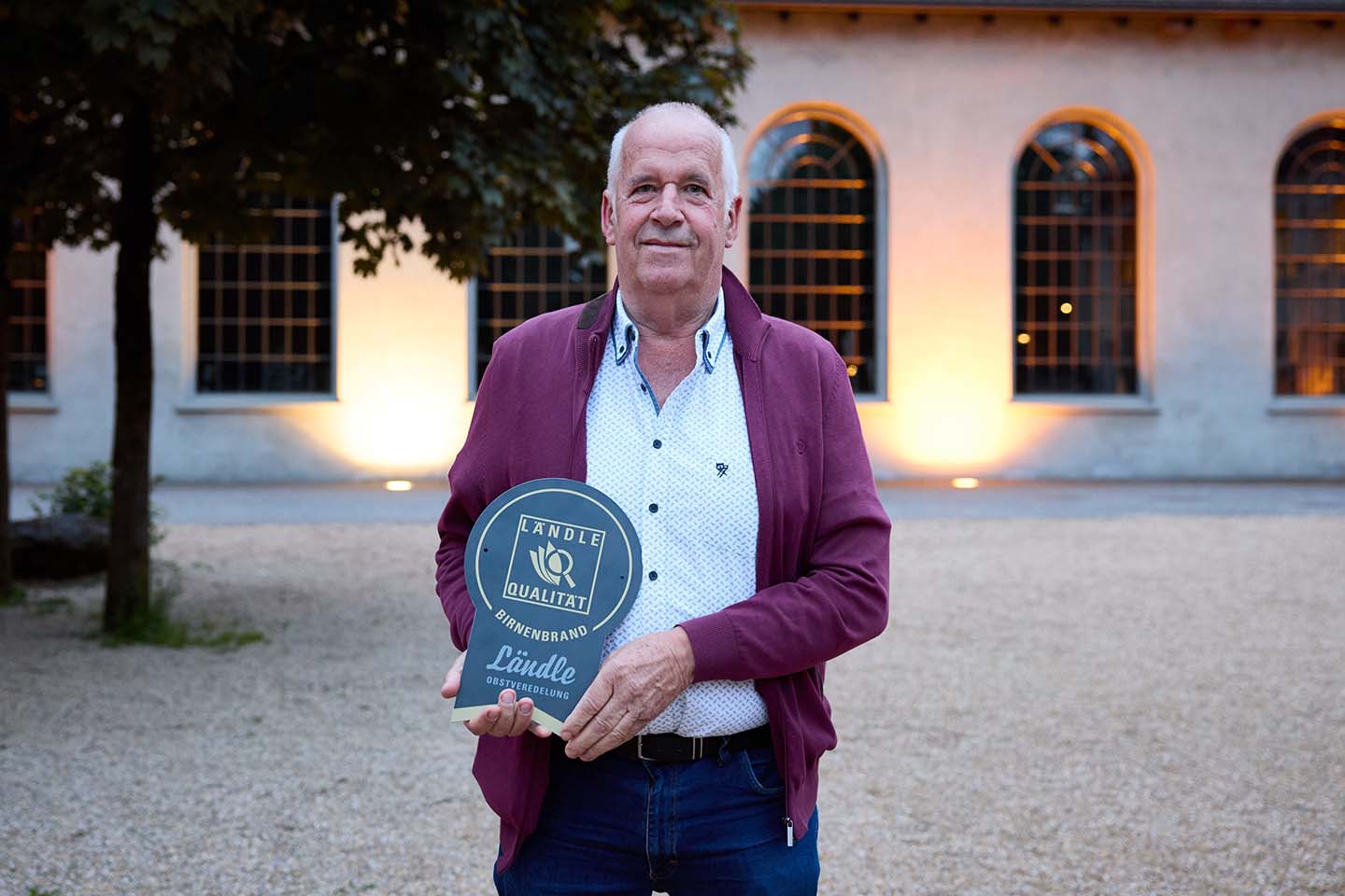 Norbert Bereuter Mit Hoftafel Bei Der Landesprämierung 2024 - Foto Pallinger