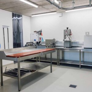 Biohof Mangard –  Einblick In Den Hofeigenen Zerlegeraum – Foto: Manuelpaul.com