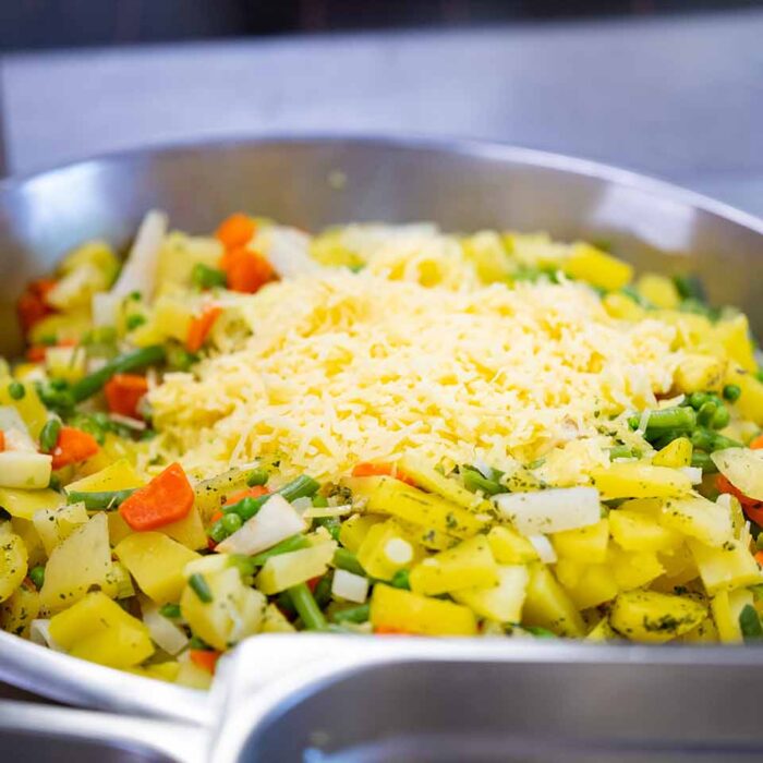 Pflegewohnheim Sulzberg - Gemüsepfanne mit geriebenem Käse - Foto: Alexandra Serra Pflegewohnheim Sulzberg - Gemüsepfanne mit geriebenem Käse - Foto: Alexandra Serra