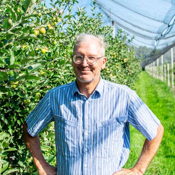 Portrait von Jens Blum in seiner Apfelplantage - Foto: LQM
