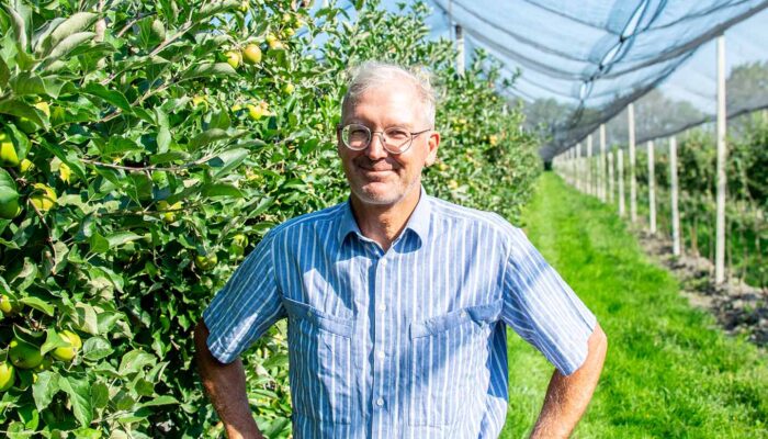 Portrait Von Jens Blum In Seiner Apfelplantage - Foto: LQM
