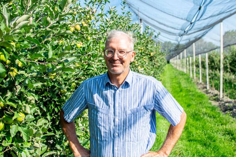 Portrait Von Jens Blum In Seiner Apfelplantage - Foto: LQM